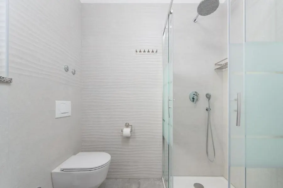 Guest house Apartments One&Two Novigrad