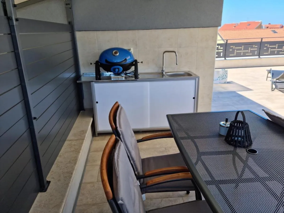 Guest house Apartments One&Two Novigrad